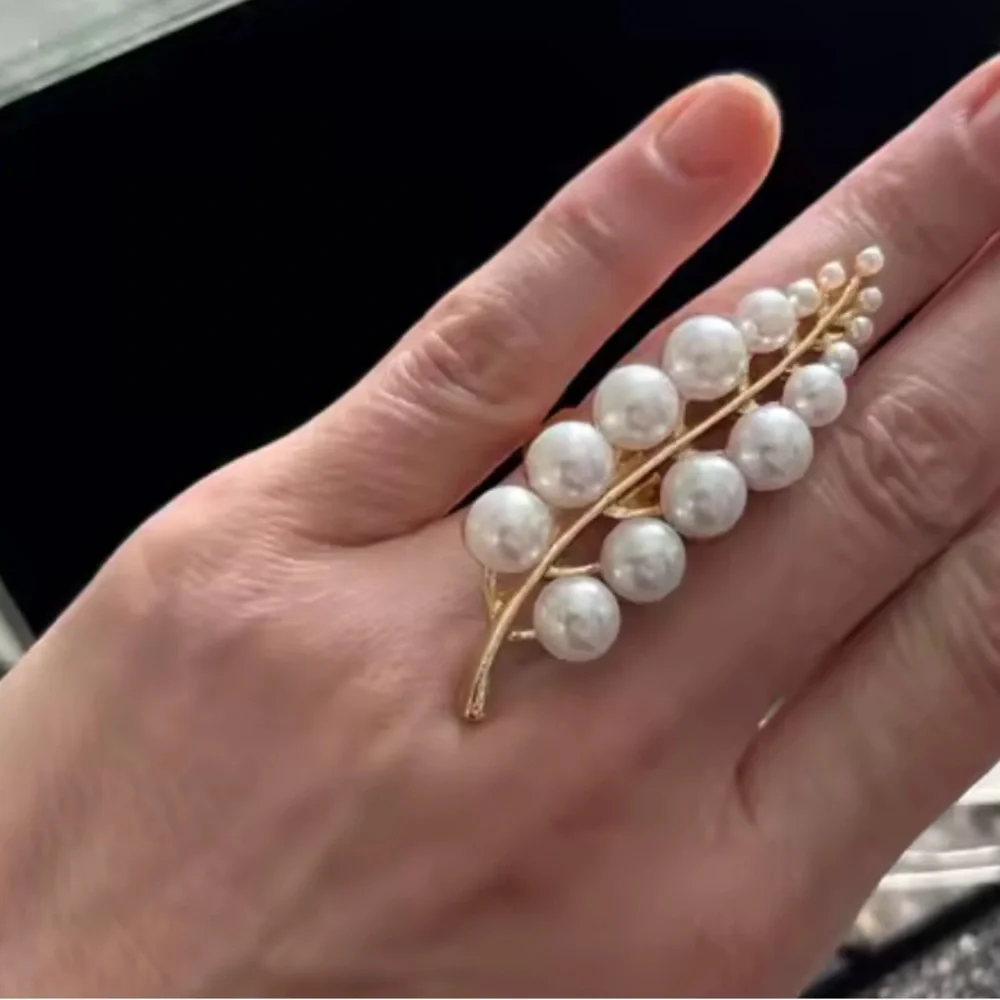 Zara new!!! model adjustable casual leaf Gold and Pearl Women's Ring - Picture 4 of 7
